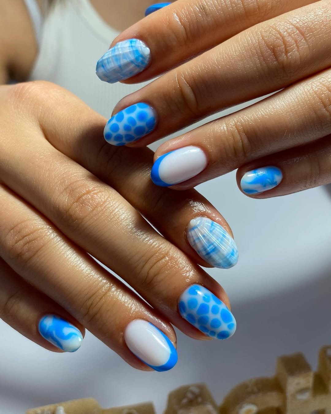 Vibrant Blue White Shell Patterned Glossy Oval Nails