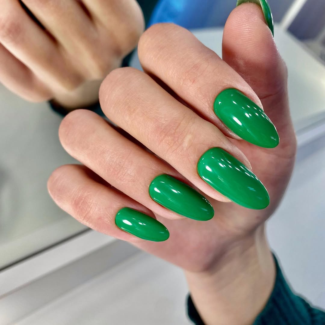 Vibrant Emerald Green Glossy Almond Nails