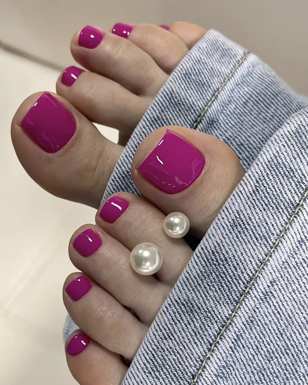 Vibrant Fuchsia Short Rounded Pedicure