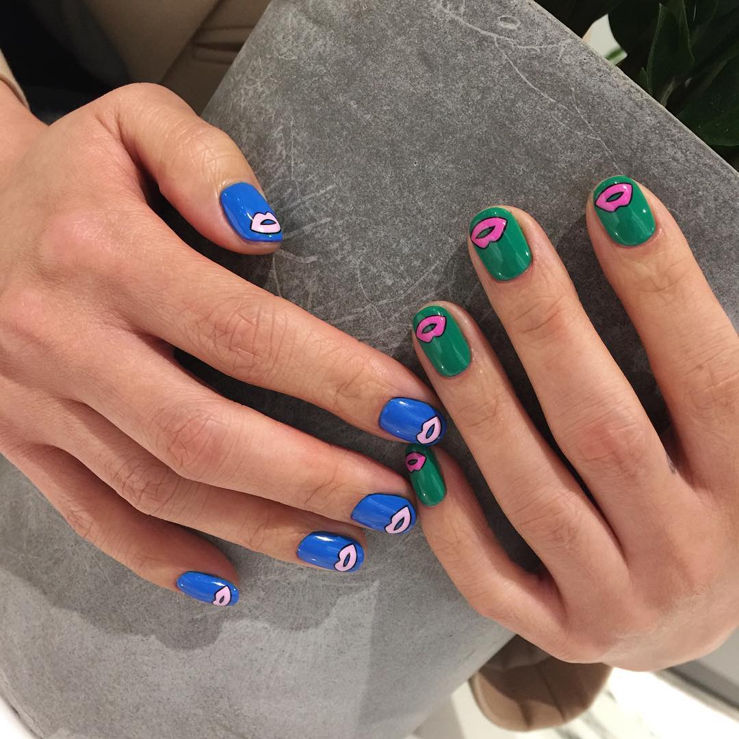 Vibrant Mismatched Lips Short Round Nails