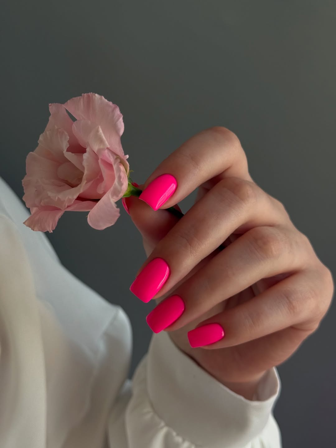 Vivid Hot Pink Glossy Square Nails