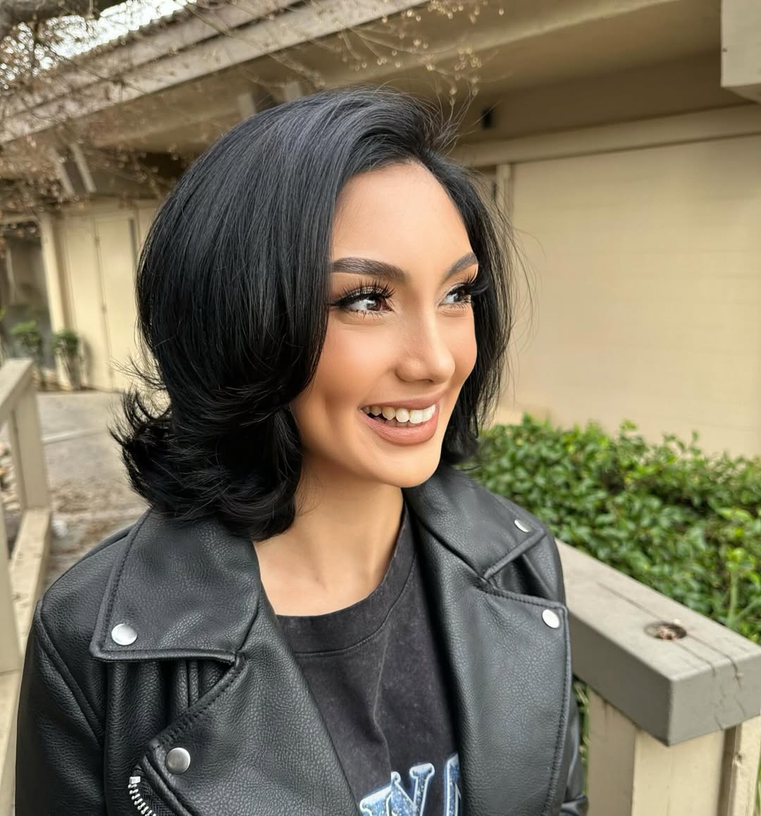Bouncy Layered Bob With Side Part Volume