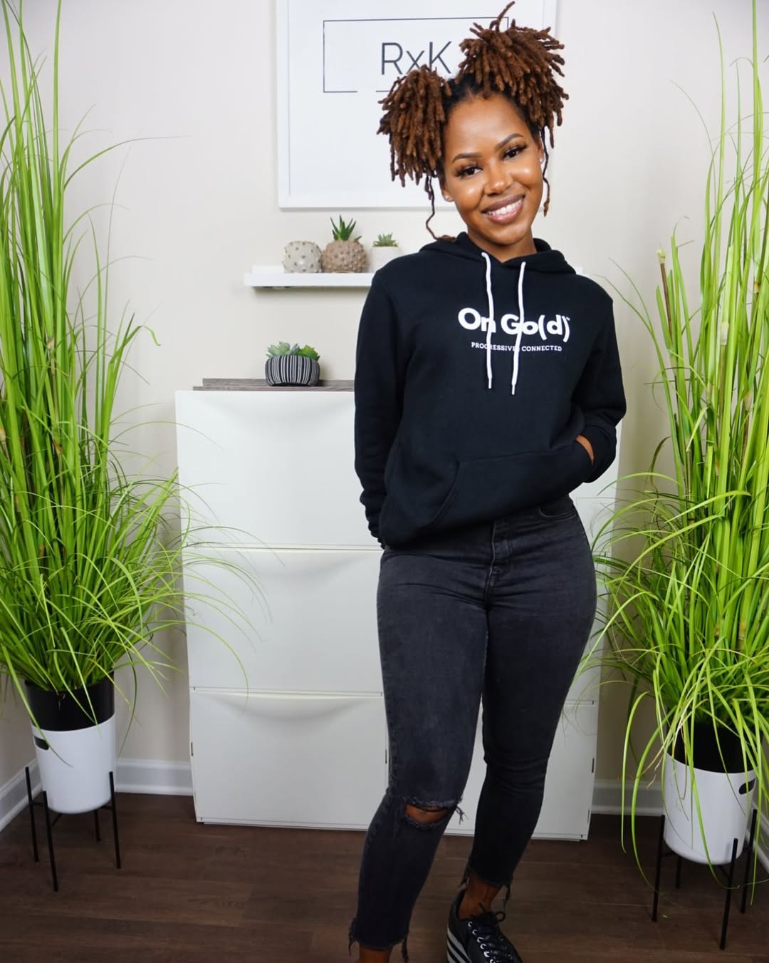 Casual Black Hoodie & Distressed Denim Pairing