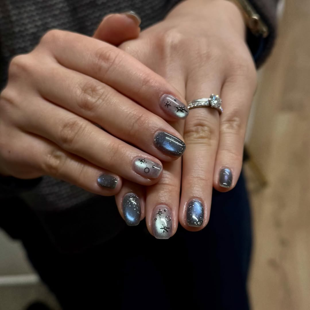 Celestial Cat Eye Glitter Short Round Nails