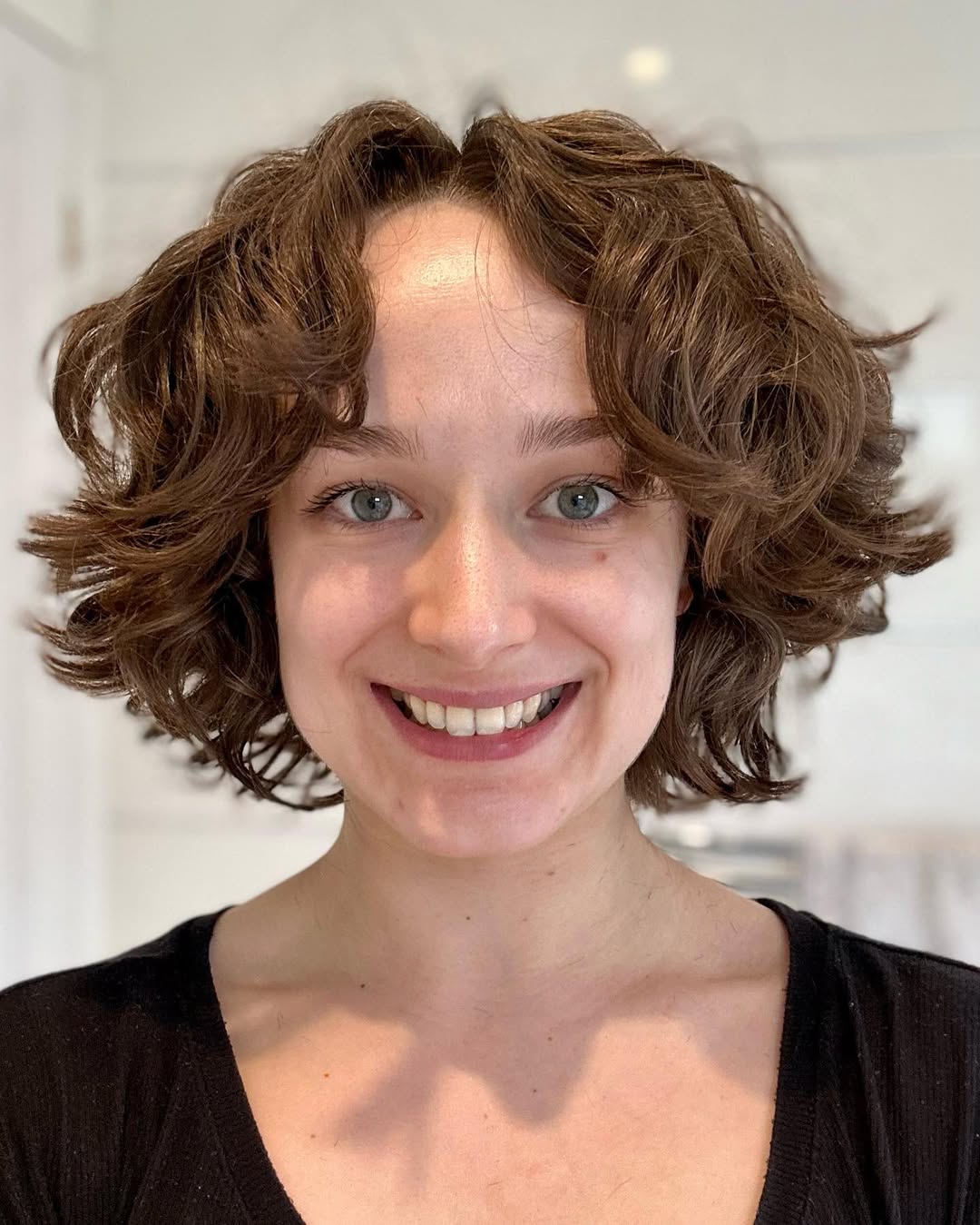 Chic Chin-Length Wavy Bob with Natural Texture