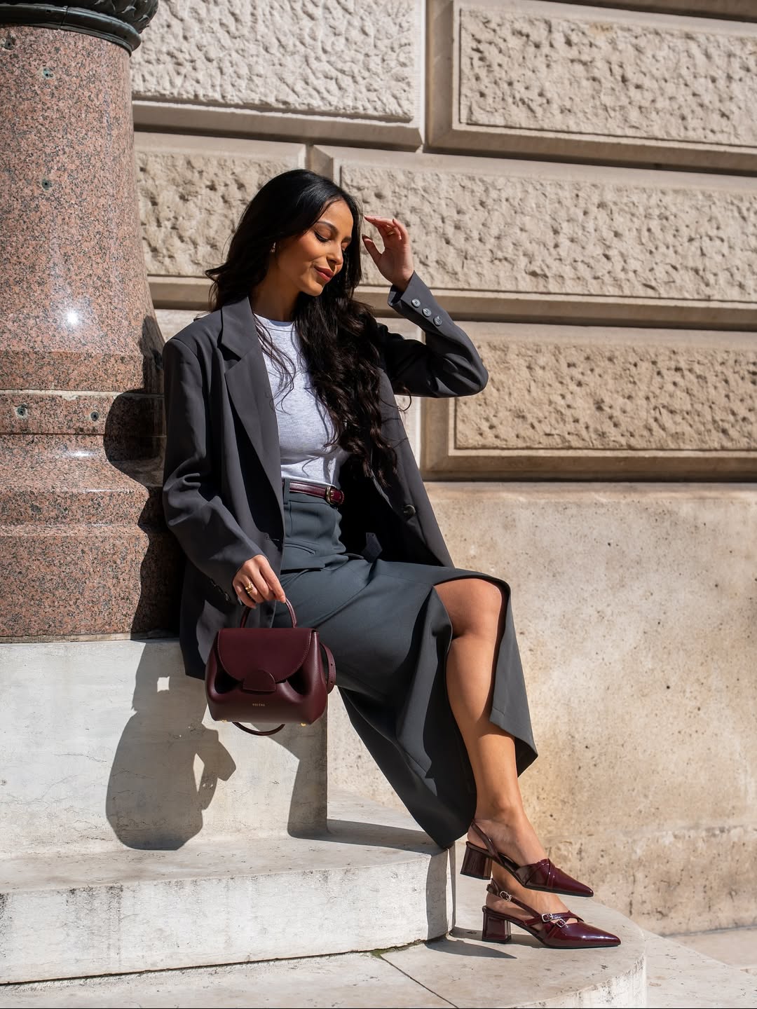 Chic Grey Blazer And Skirt Set With Burgundy Accents