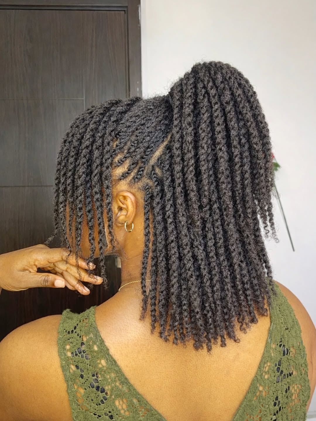 Chic Medium Length Jumbo Twist Ponytail