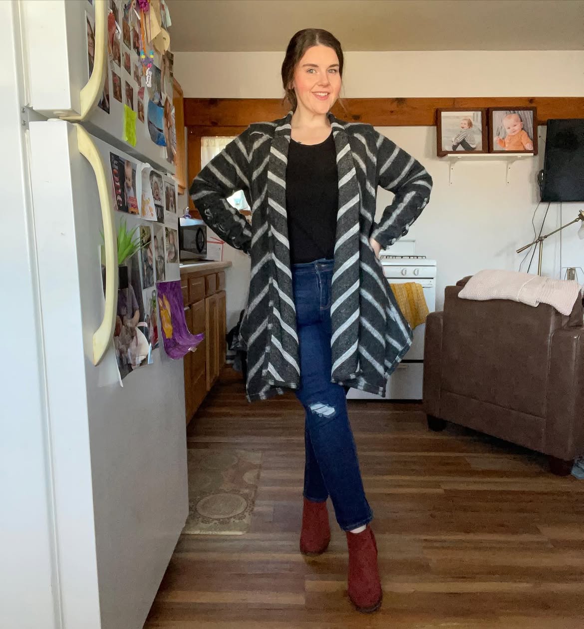 Chic Striped Cardigan With Dark Wash Denim