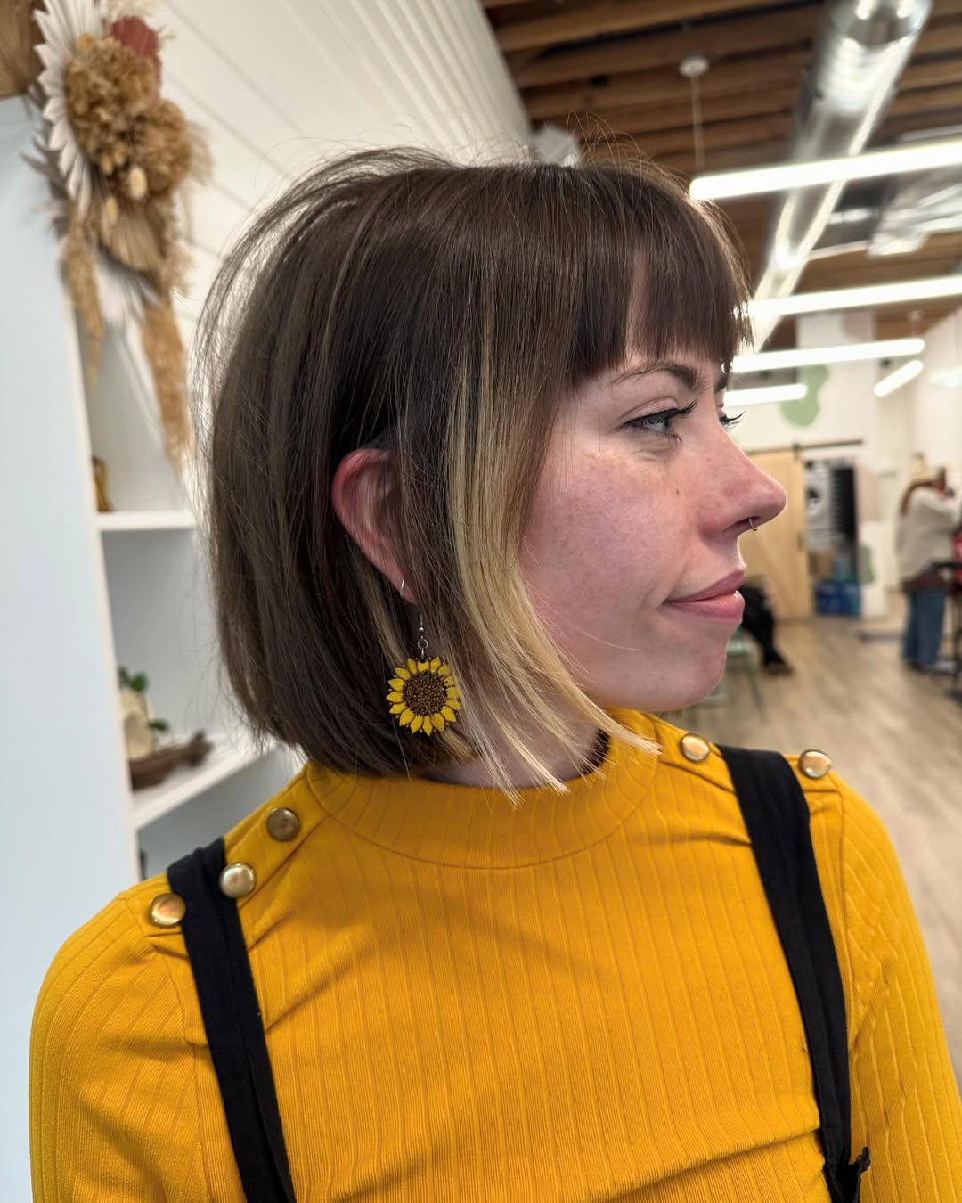 Choppy Chin Bob With Blonde Money Piece