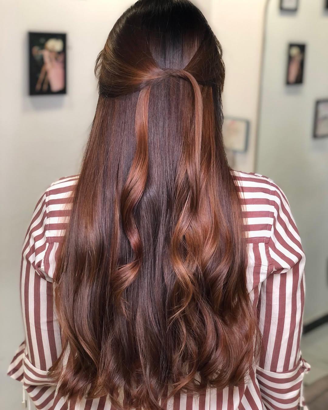 Cinnamon Swirl Highlights In Wavy Brown Hair