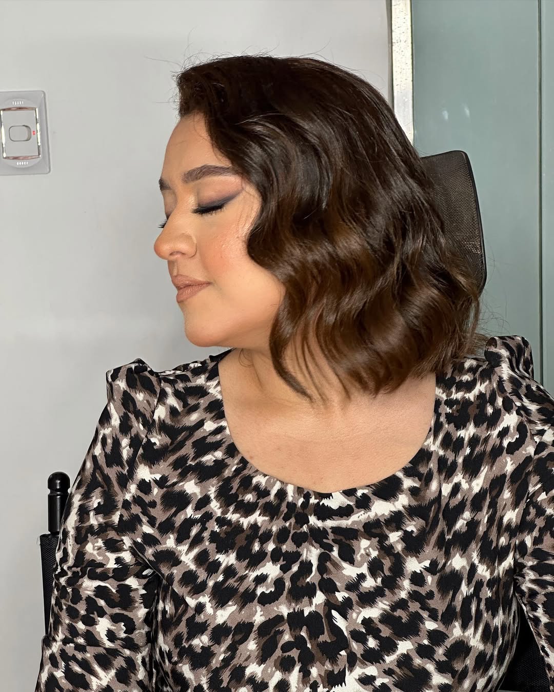 Classic Wavy Bob Deep Brunette Elegance