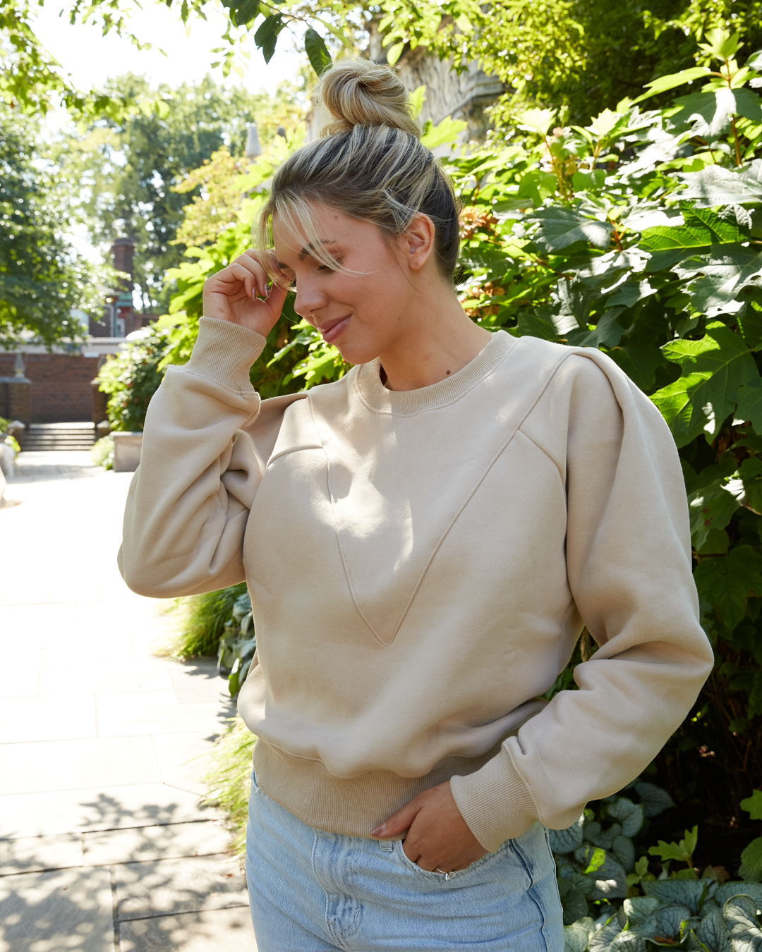 Cozy Beige Sweatshirt With Light Wash Jeans