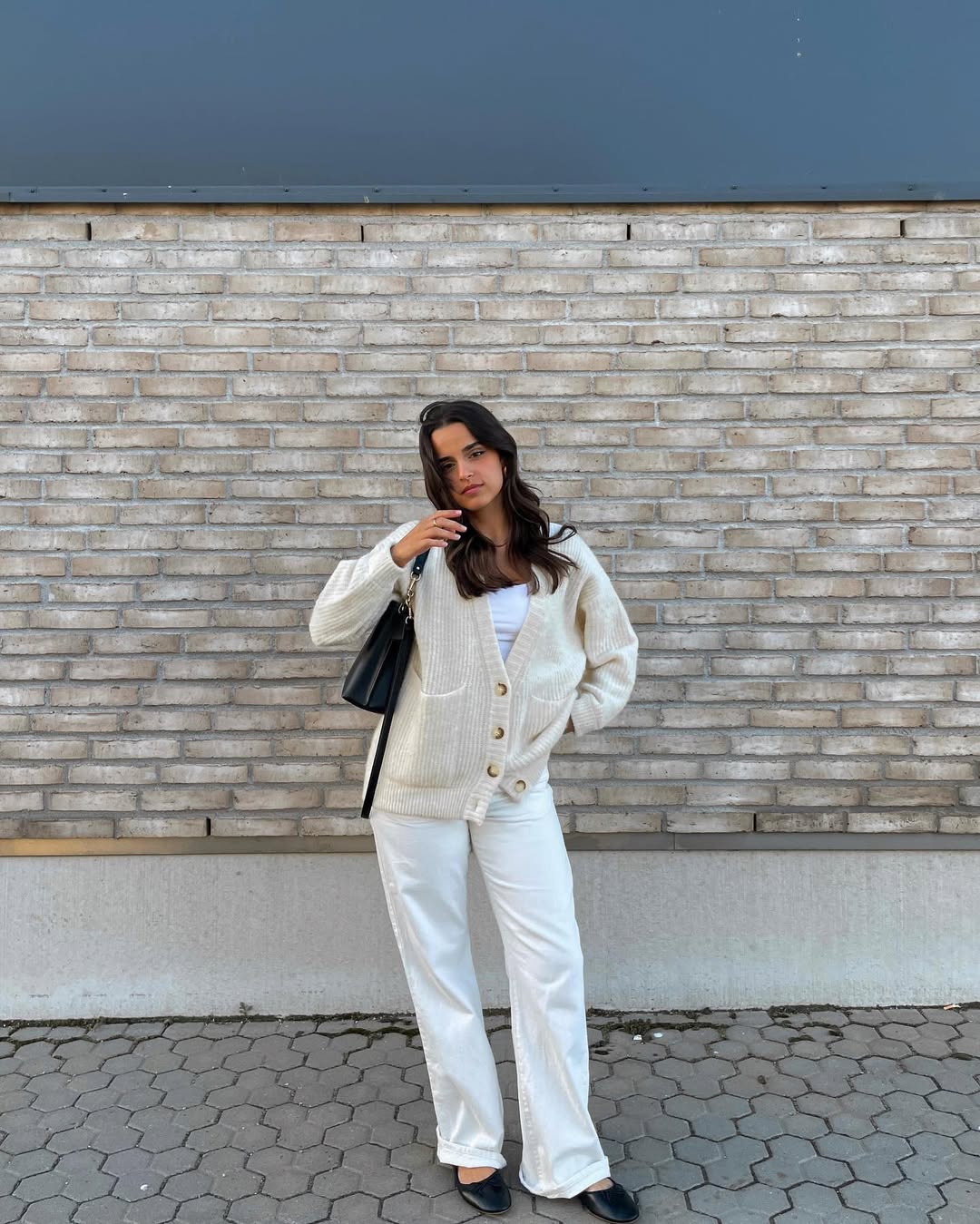 Cream Cardigan With White Wide Leg Jeans Outfit