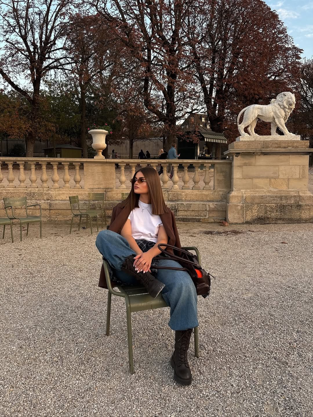 Effortless European Fall Chic With Jeans and Boots