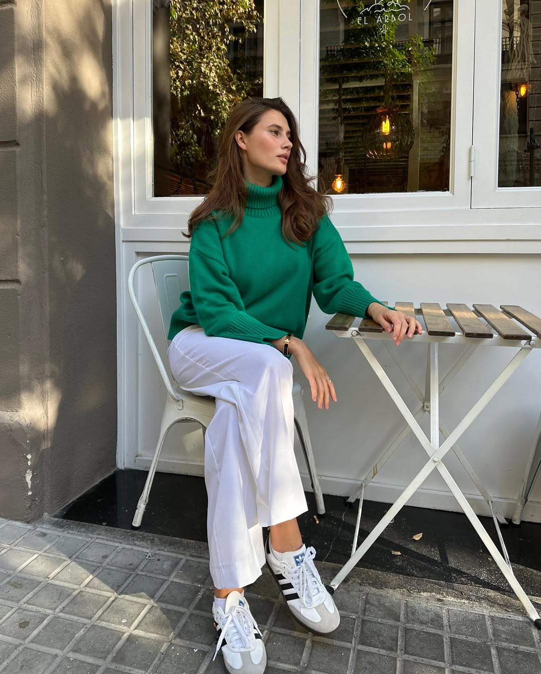 Emerald Turtleneck With Crisp White Wide-Leg Trousers