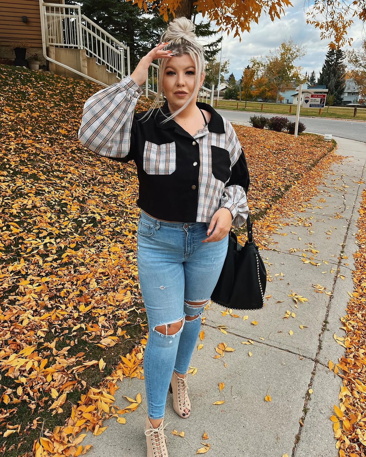 Fall Plaid Cropped Shirt With Ripped Jeans