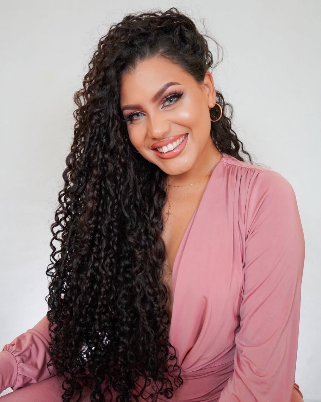 Glamorous Defined Curls With Side Sweep