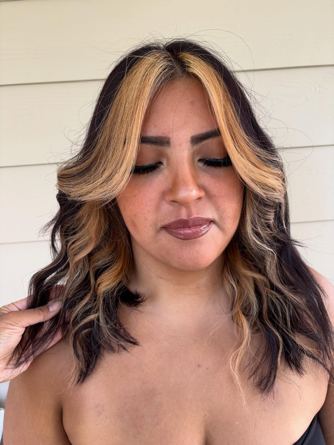 Glamorous Two-Toned Brunette Hair With Face-Framing Blonde