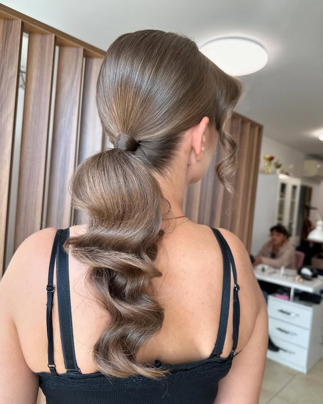 Glamorous Voluminous Low Ponytail With Hollywood Waves