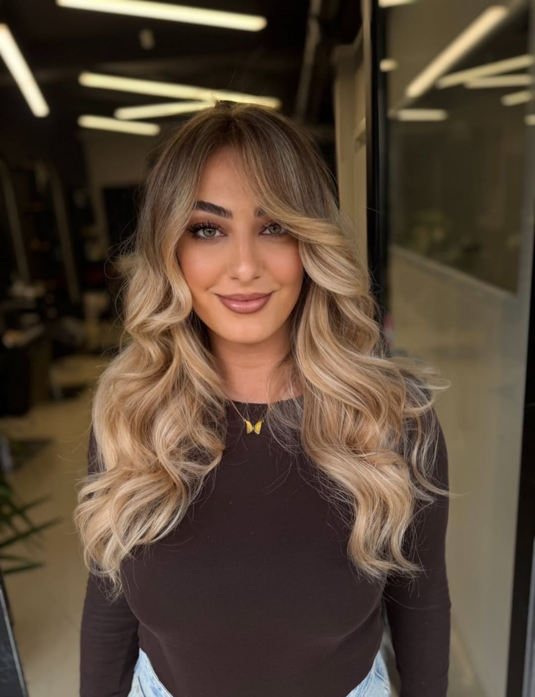 Glamorous Wavy Champagne Blonde With Curtain Bangs