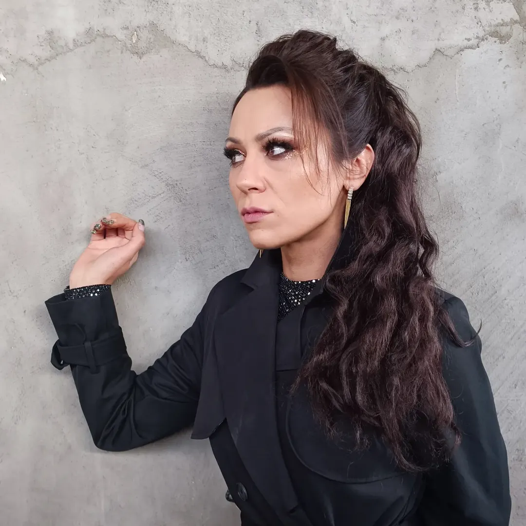 Glamorous Wavy High Ponytail With Full Fringe