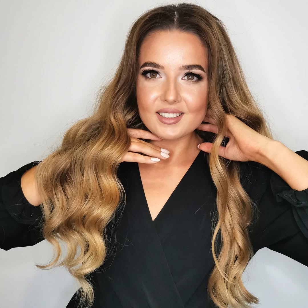 Glamorous Wavy Long Hair with Rich Blonde Tones