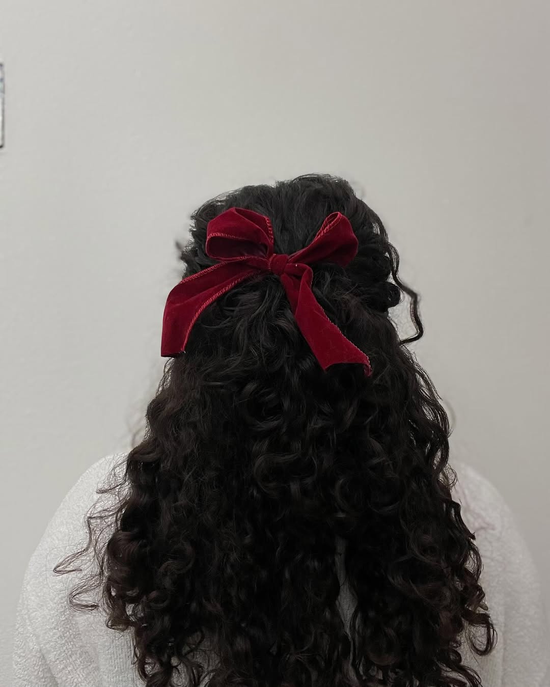 Half-Up Curly Hair With Velvet Ribbon