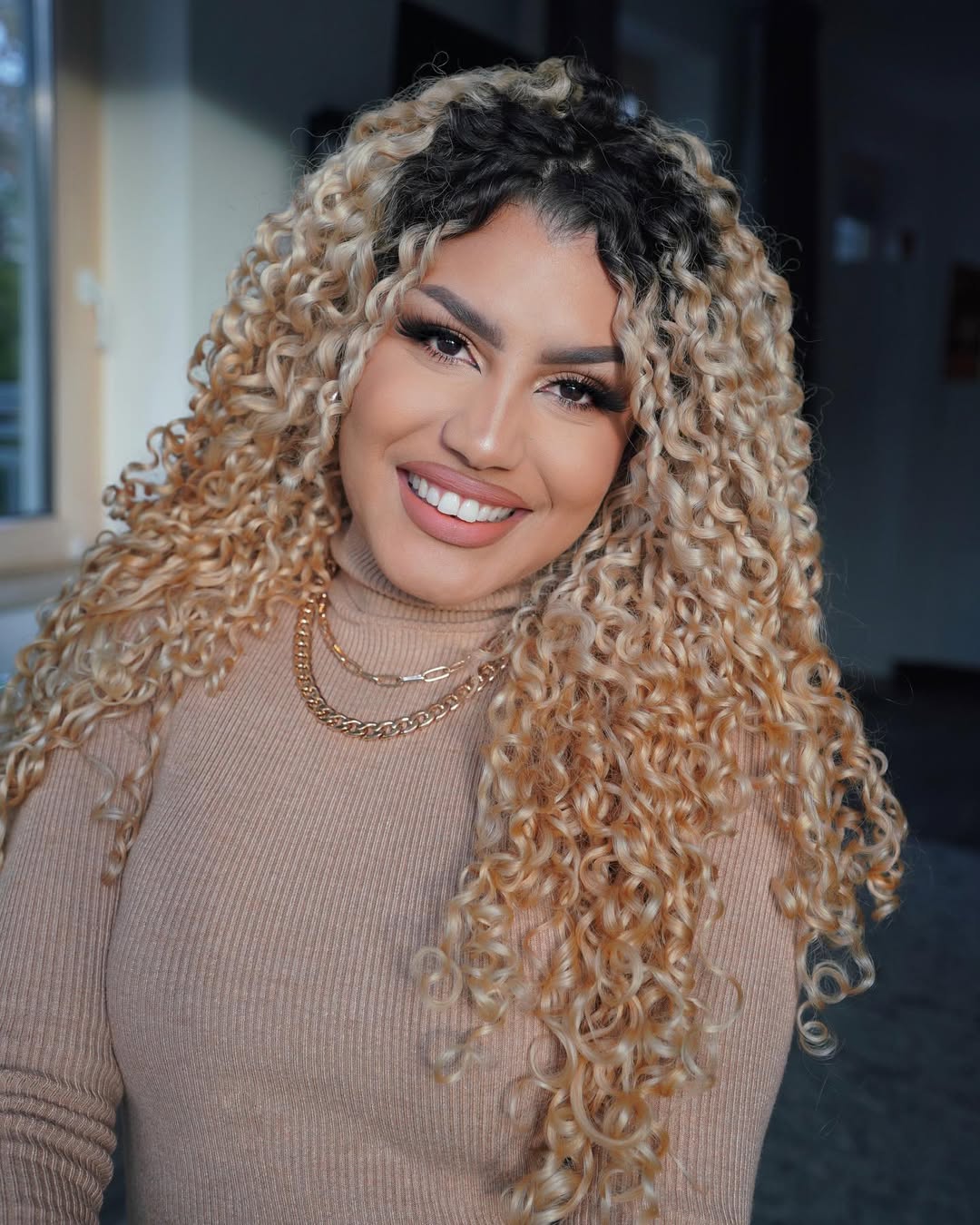 Honey Blonde Curly Half Wig With Dark Roots