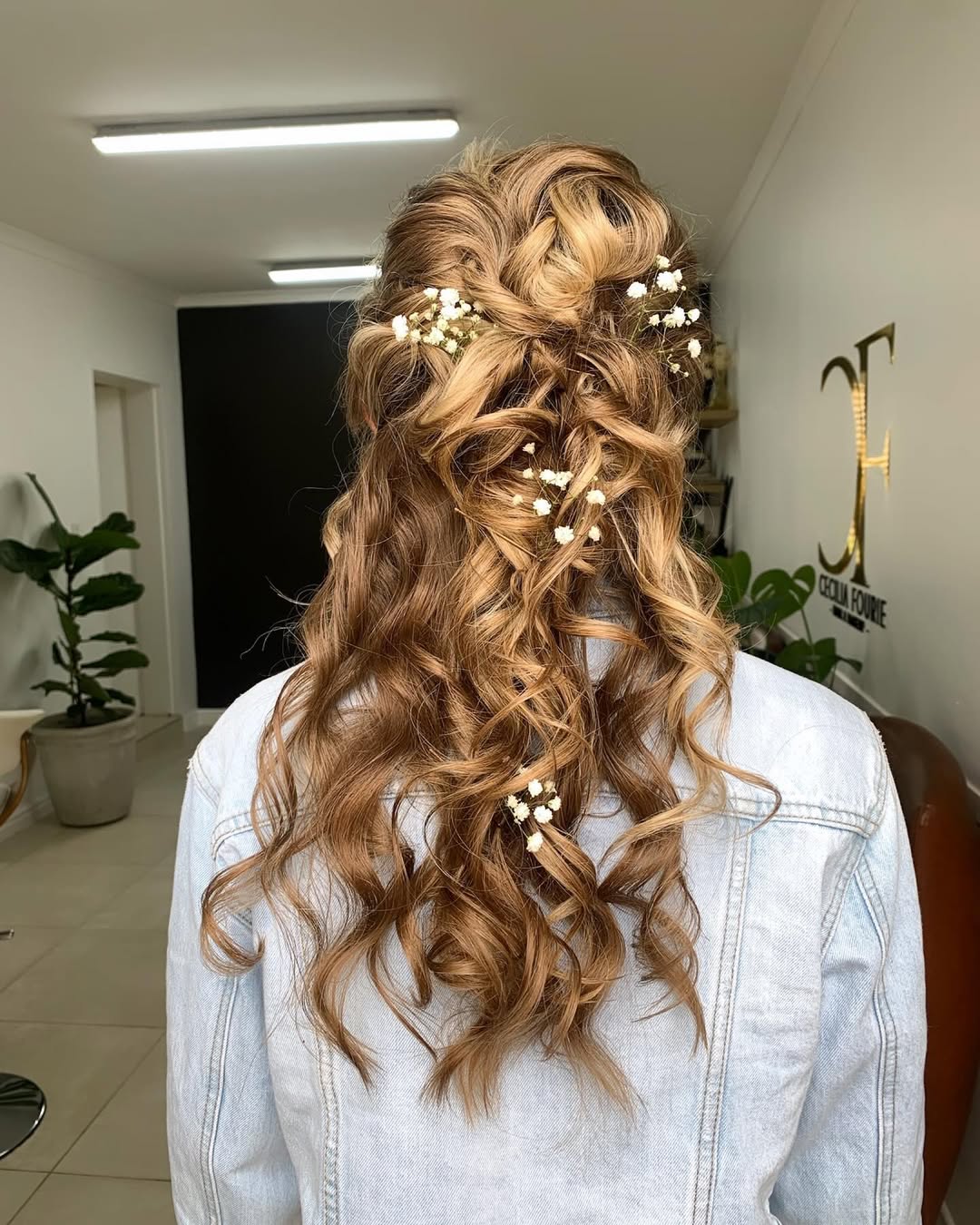 Relaxed Boho Curls With Baby's Breath