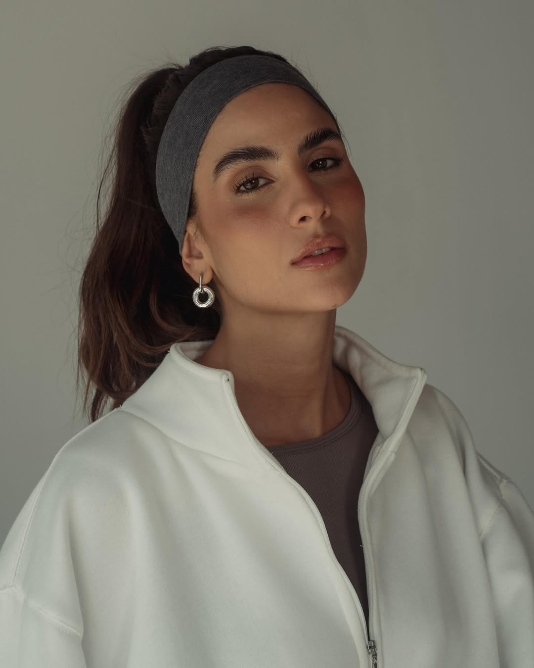 Relaxed Ponytail With Wide Gray Headband