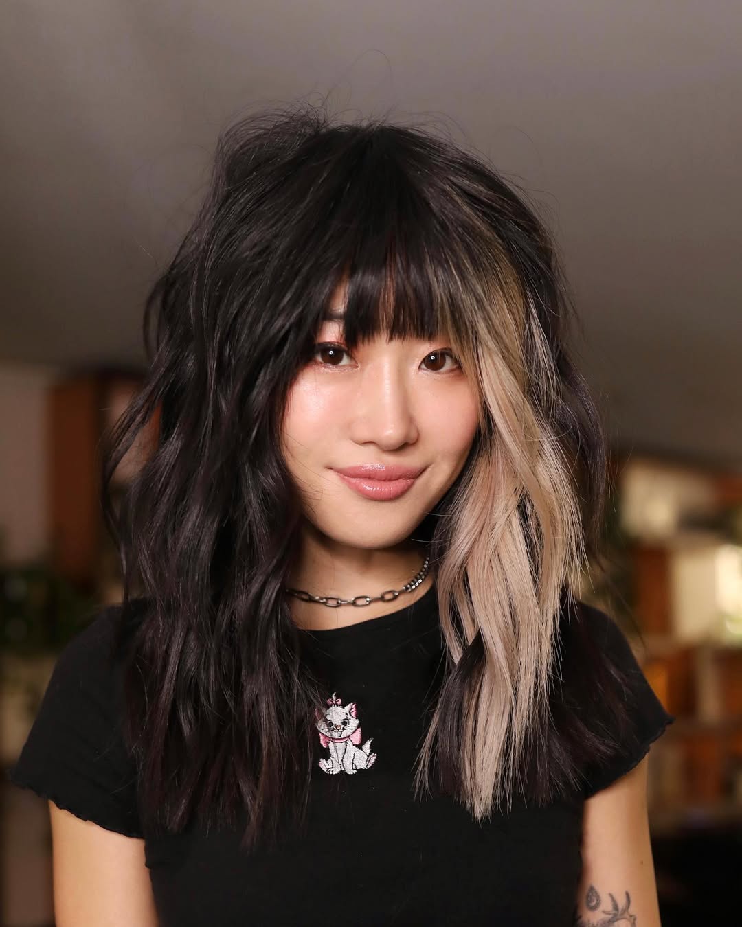 Shaggy Cut With Two-Tone Face-Framing Bangs