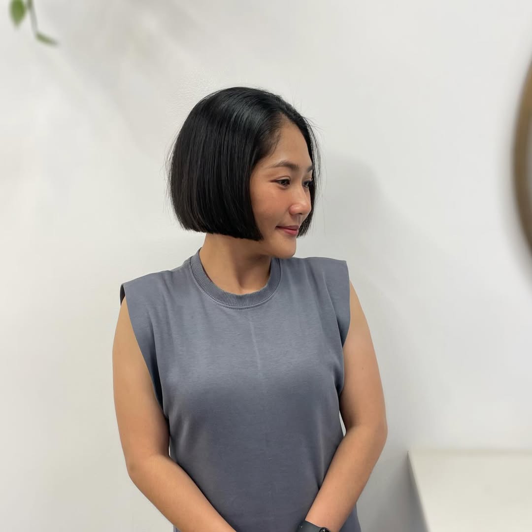 Sleek Blunt Bob With Deep Side Part