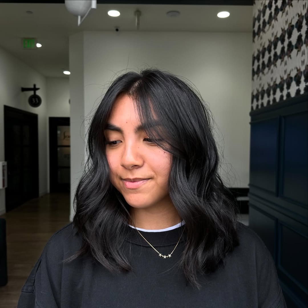 Soft Wavy Shoulder-Length Cut With Curtain Bangs