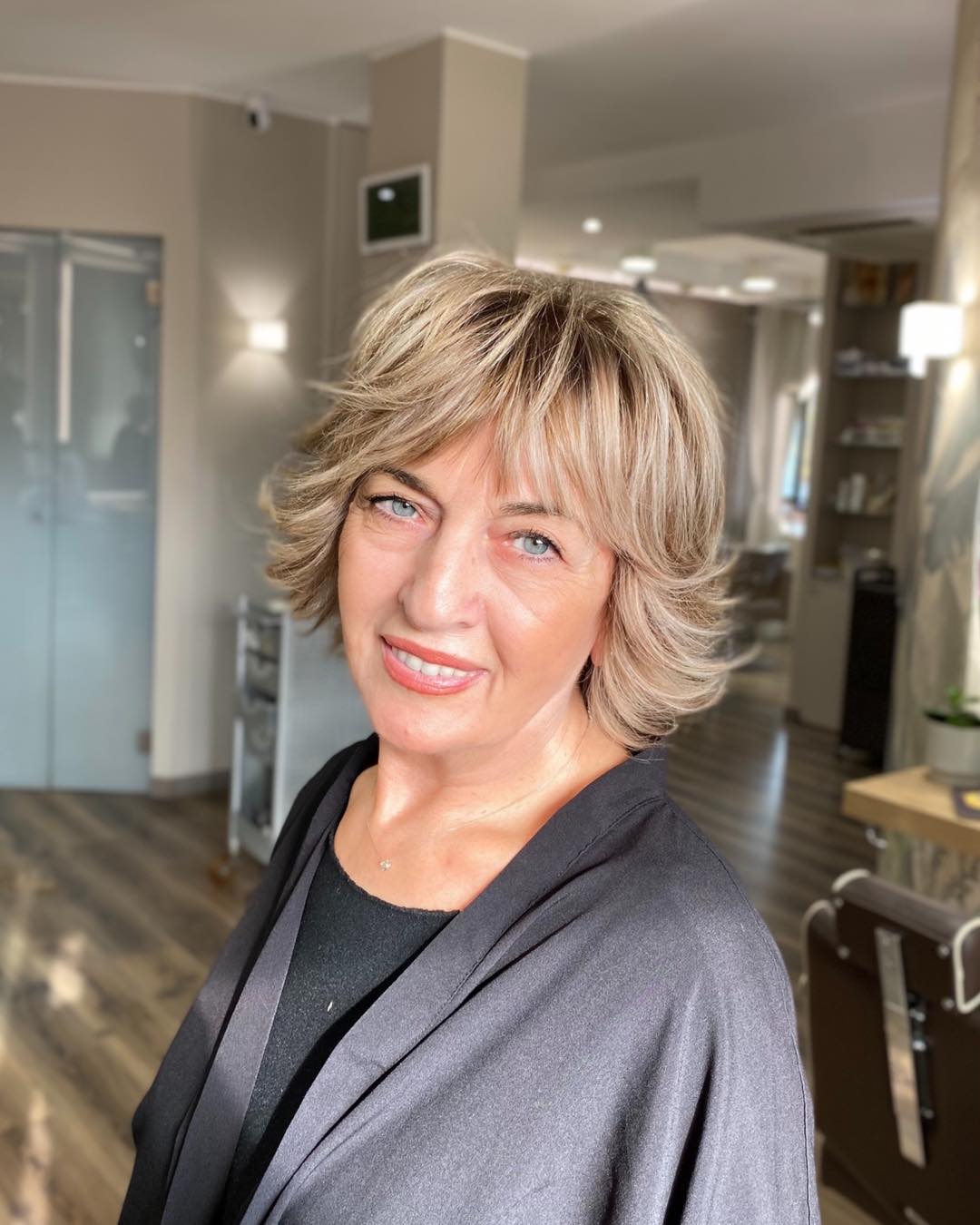 Textured Shaggy Bob With Caramel Highlights