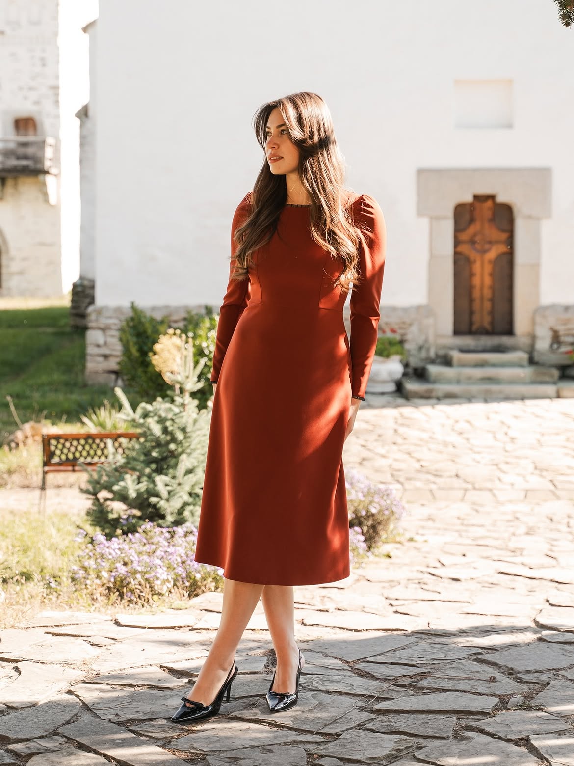 Timeless Rust Midi Dress With Black Pumps