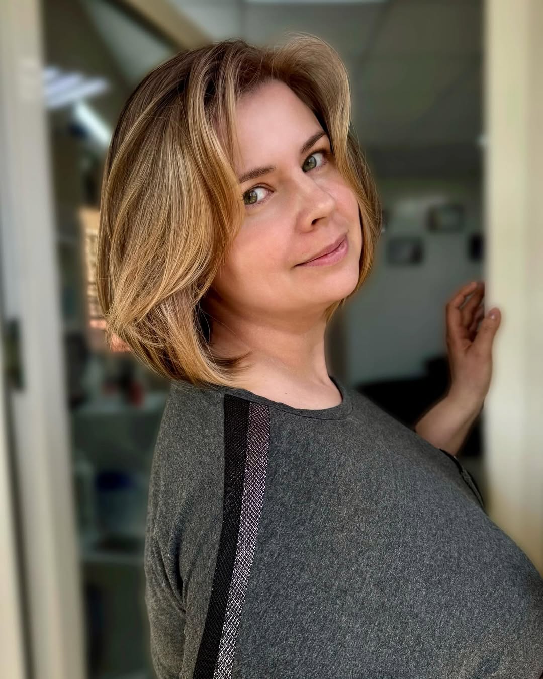 Voluminous Honey Blonde Inverted Bob With Side Part