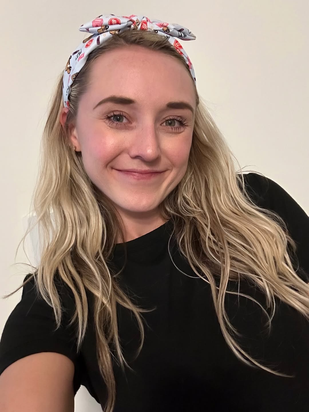 Wavy Blonde Hair with Playful Bow Headband