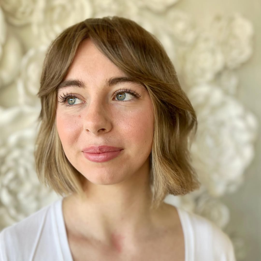 Wavy Chin Bob With Wispy Bangs