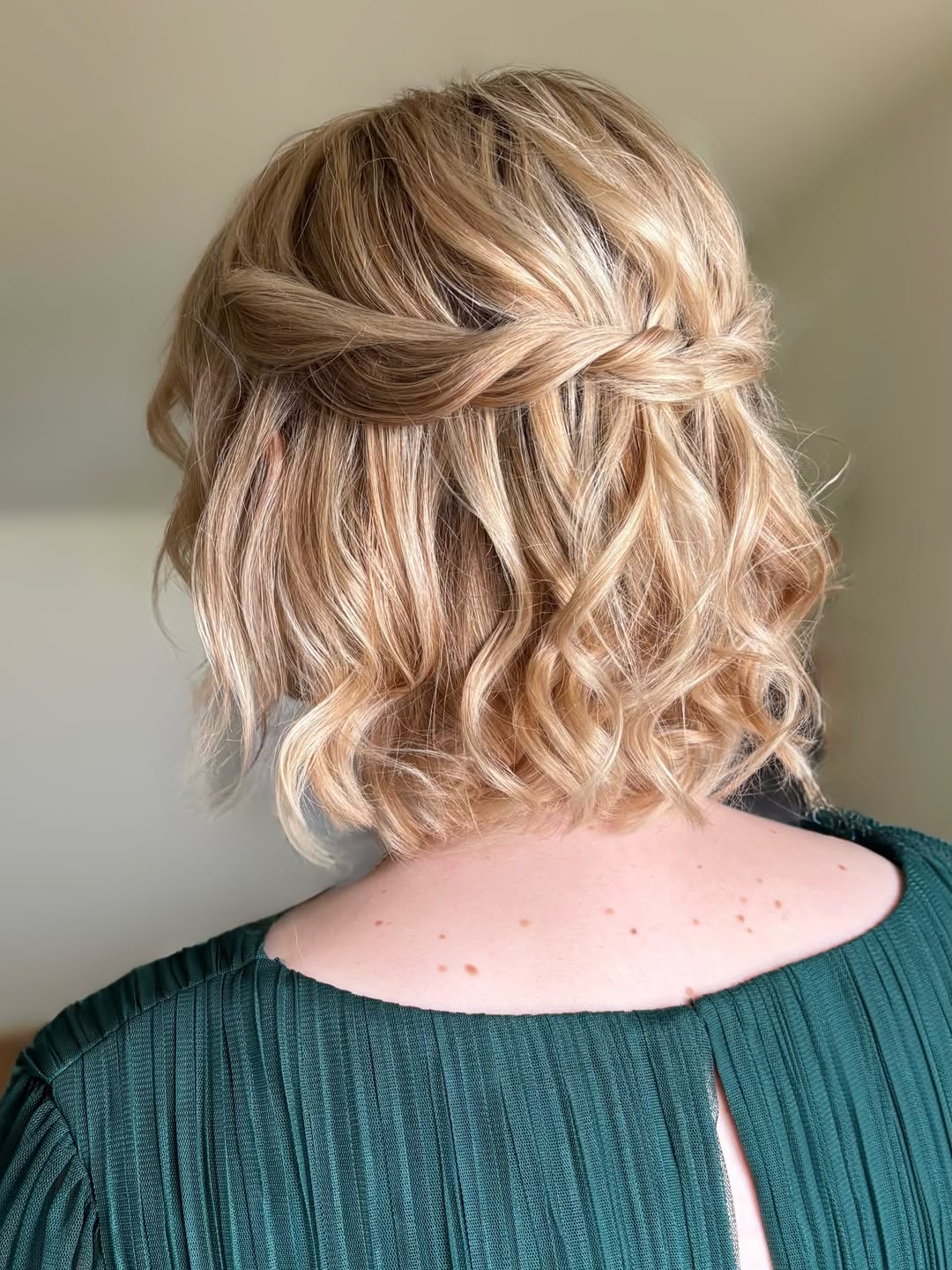 Wavy Chin-Length Bob Half-Up Twist