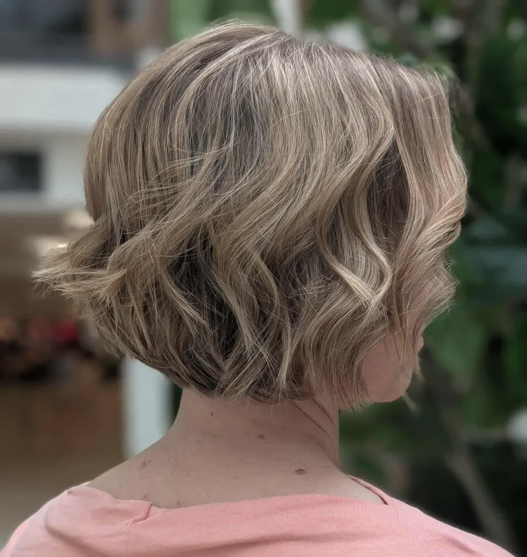 Wavy Chin Length Bob With Blonde Highlights