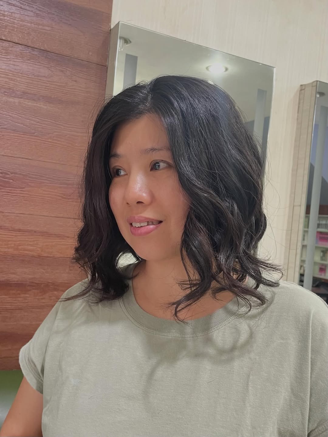 Wavy Collarbone Cut With Subtle Volume And Shine