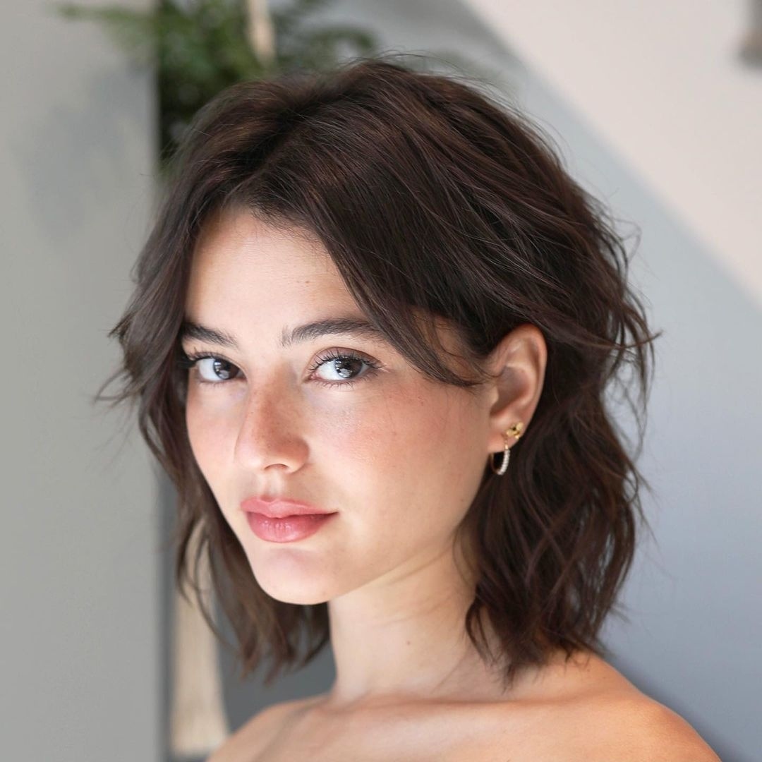 Wavy Layered Bob With Wispy Volume