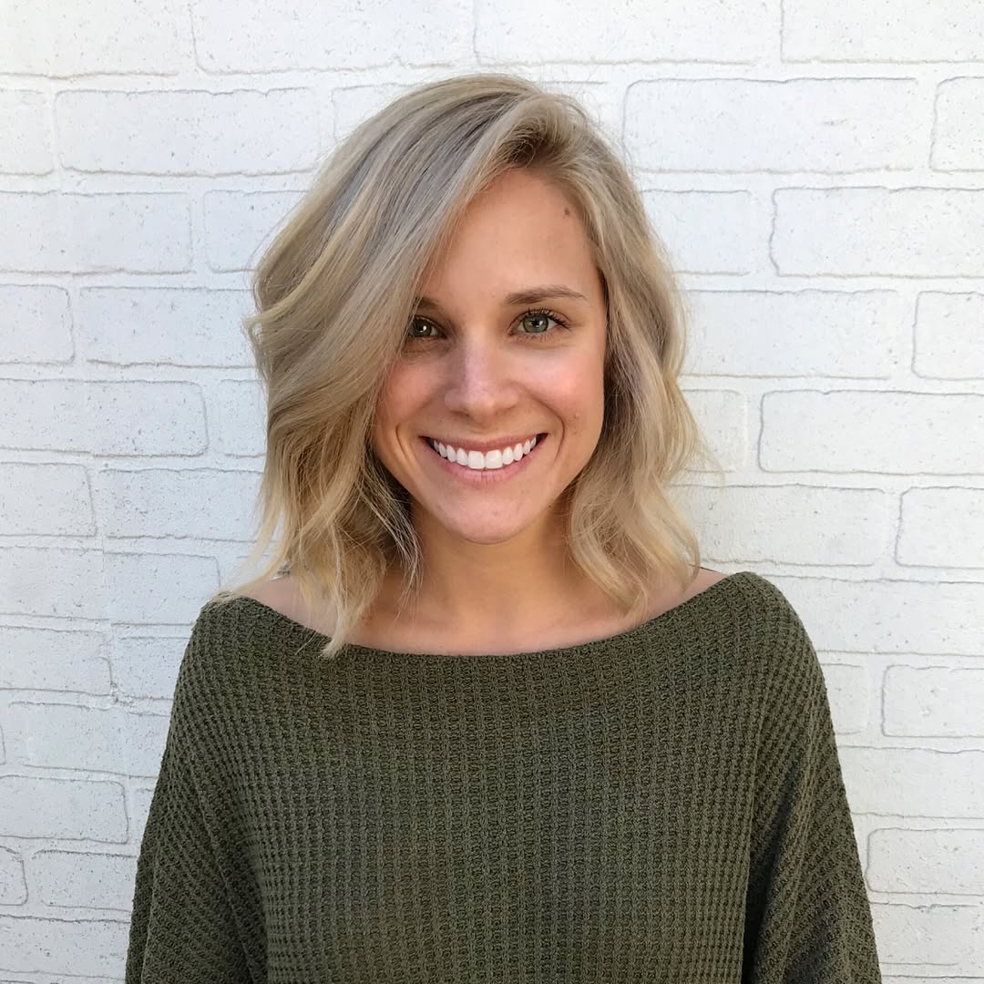 Wavy Shoulder-Length Blonde Lob Side Part