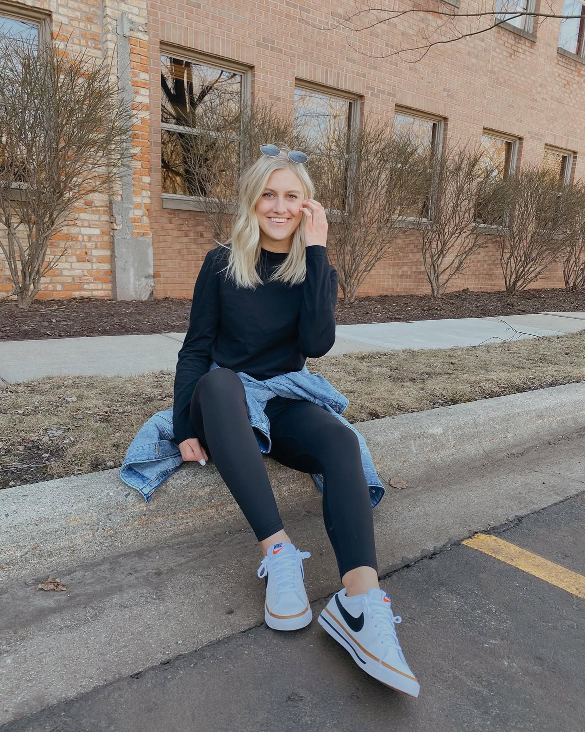 Athleisure Leggings With Denim Jacket And Sneakers