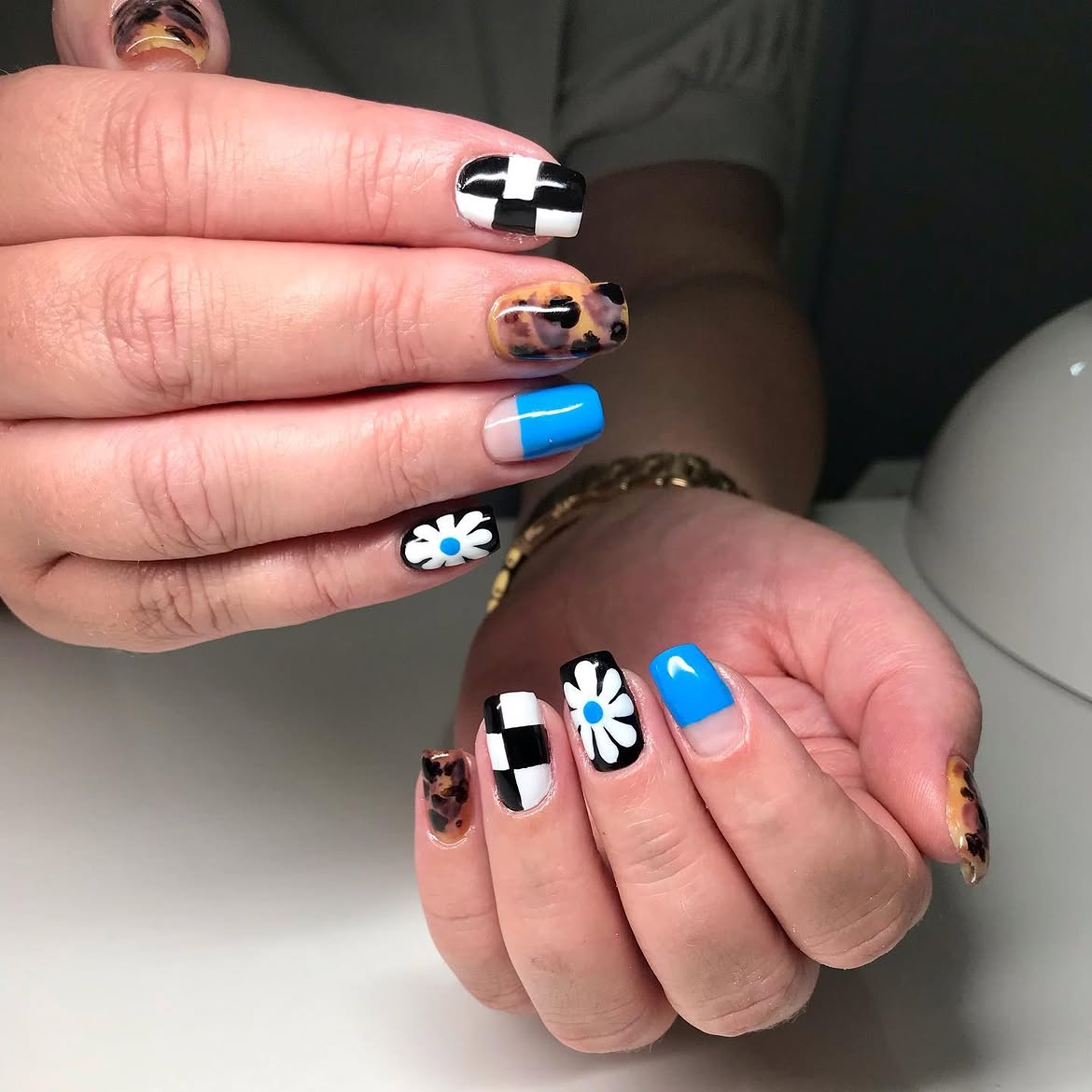 Bright Blue Daisy Checkerboard Tortoiseshell Nails