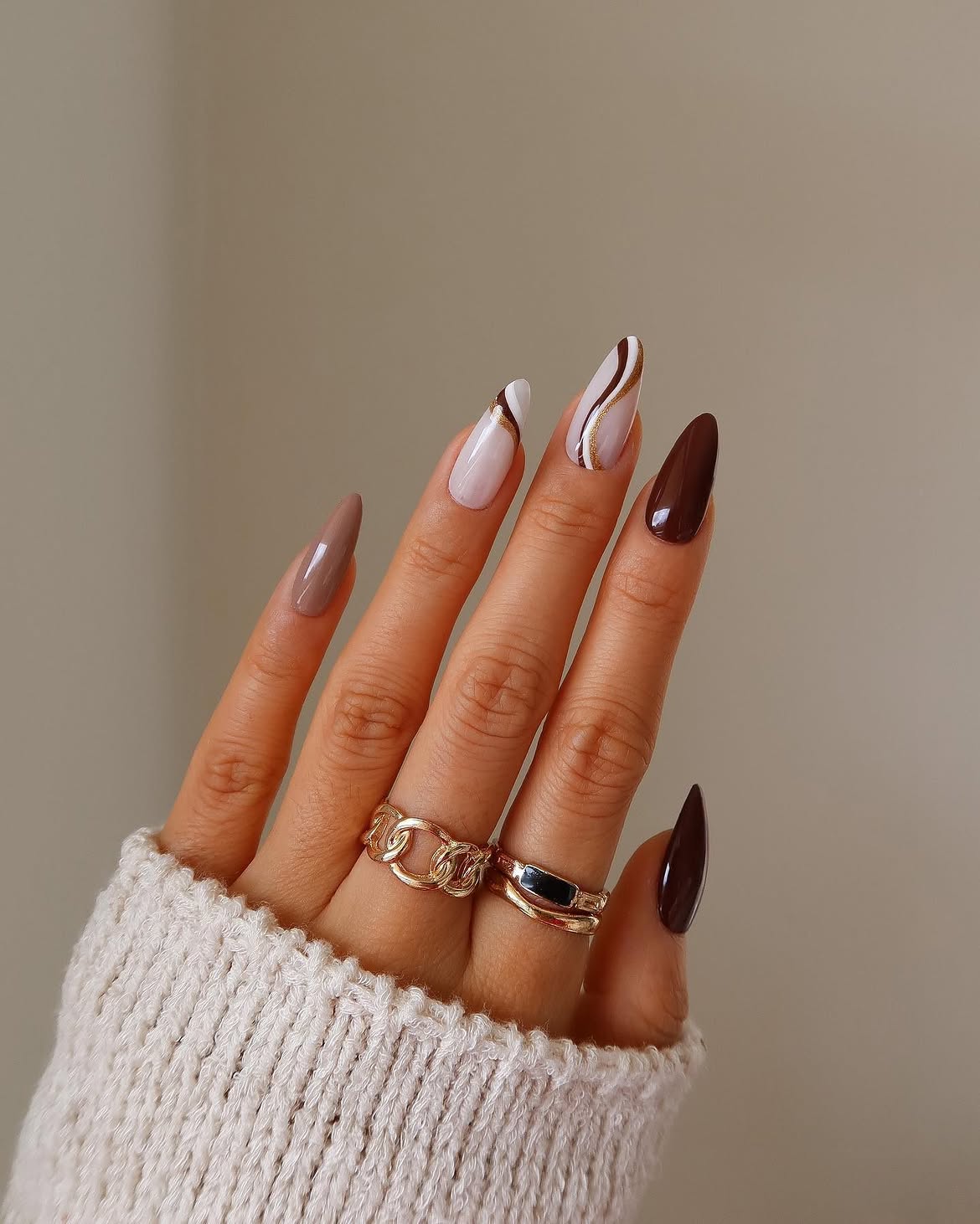 Chic Chocolate & Cream Swirl Almonds