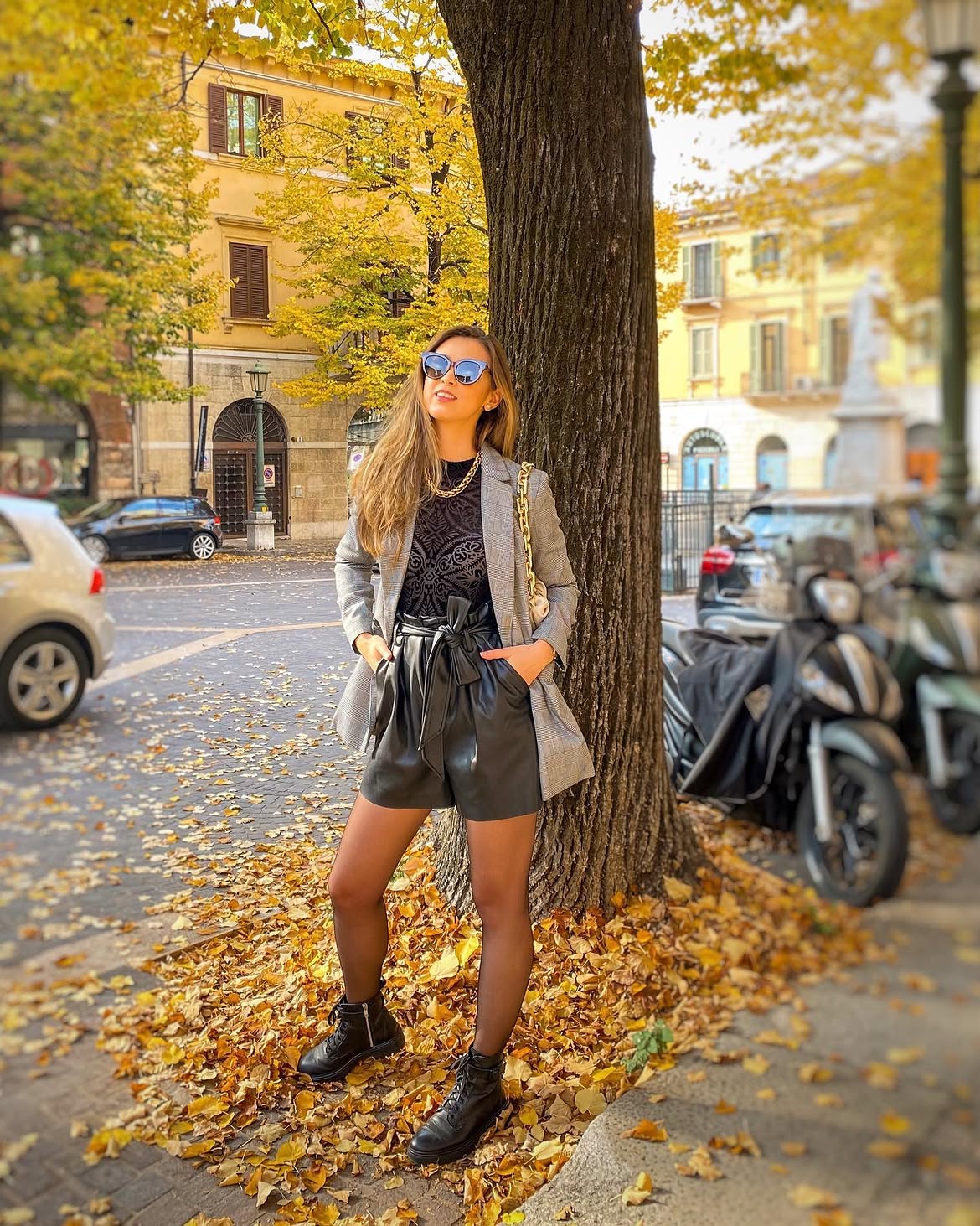 Chic Leather Shorts And Blazer Autumn Look