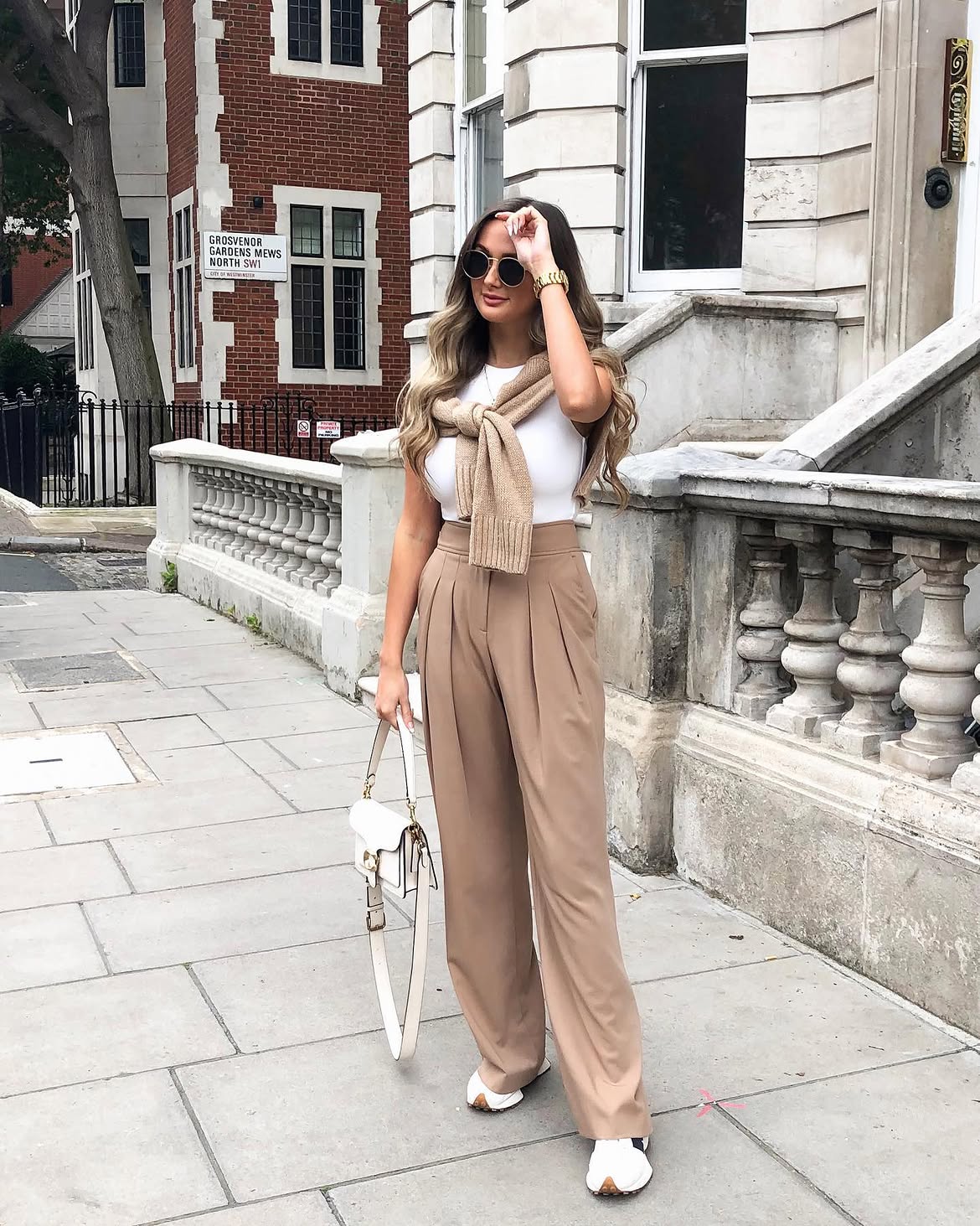 Chic Wide-Leg Trousers With Off-Duty Sneakers