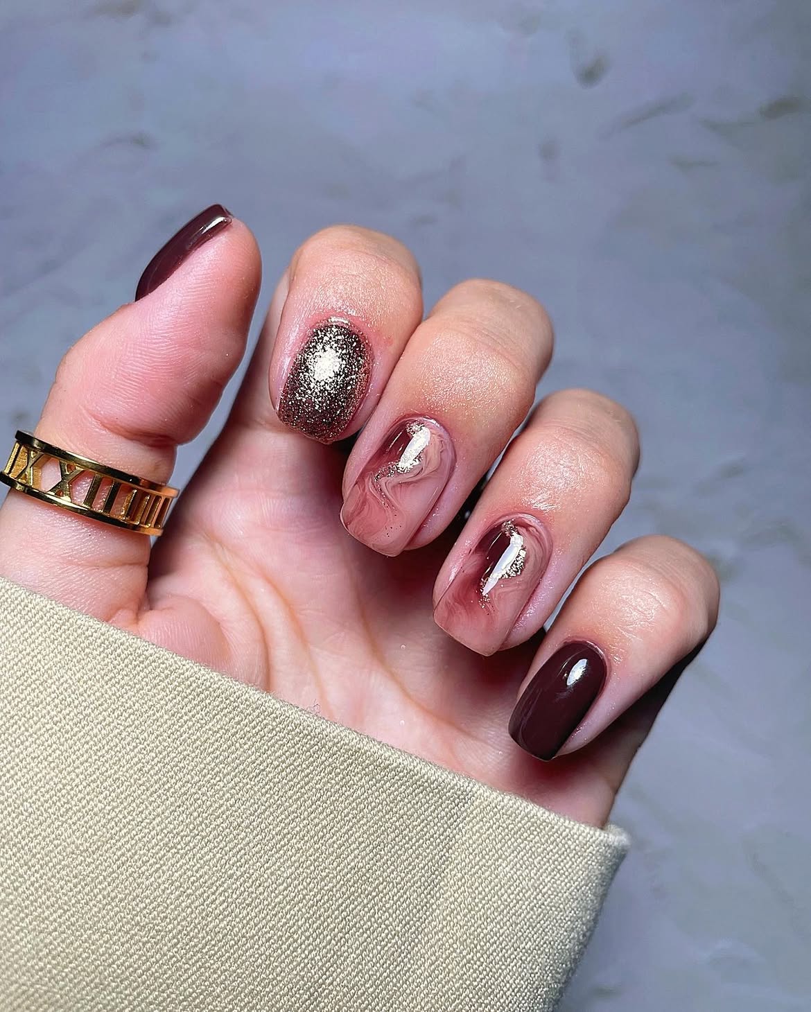 Chocolate Milk Swirl Glitter Accent Nails
