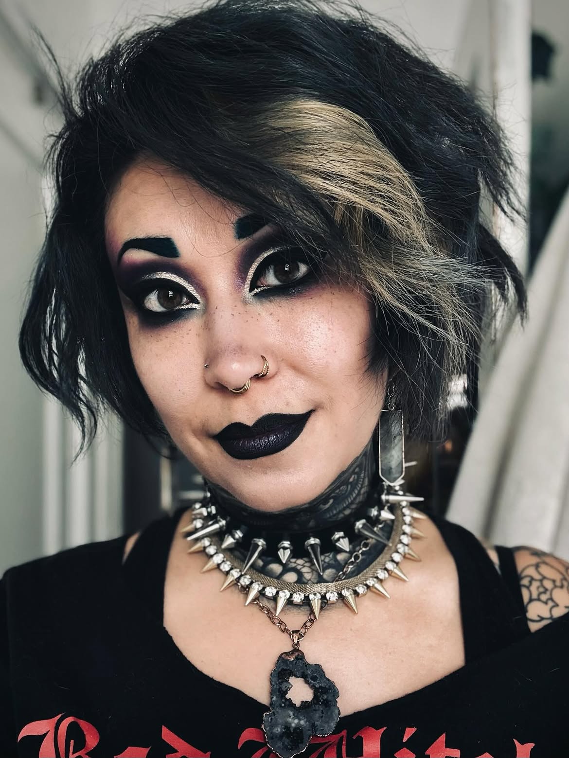 Dark Goth Lob With Chunky Blonde Money Piece